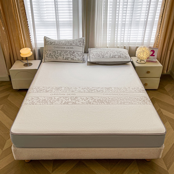 91家纺网 家纺一手货源 找家纺 全季家居 2025新款A类乙纶PE花卉轻奢提花系列凉豆豆席 床笠款-浪漫枫林-浅灰