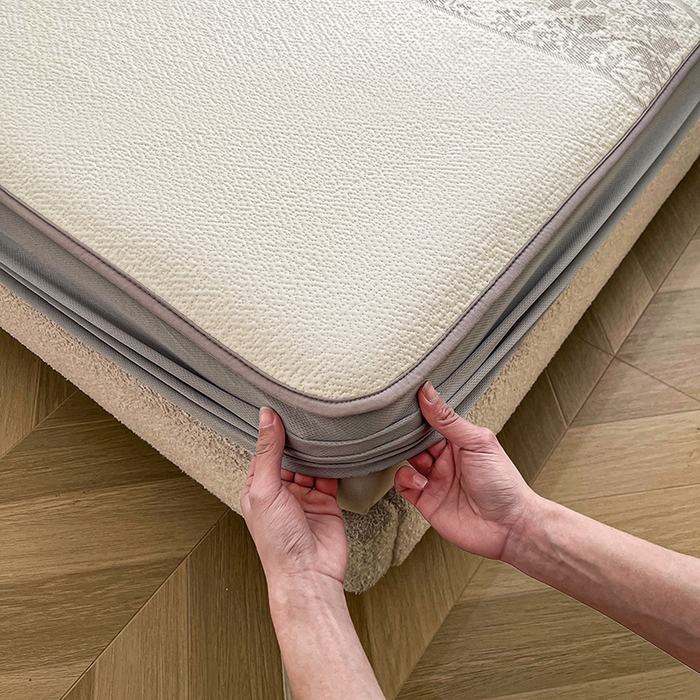 91家纺网 家纺一手货源 找家纺 全季家居 2025新款A类乙纶PE花卉轻奢提花系列凉豆豆席 床笠款-浪漫枫林-浅灰