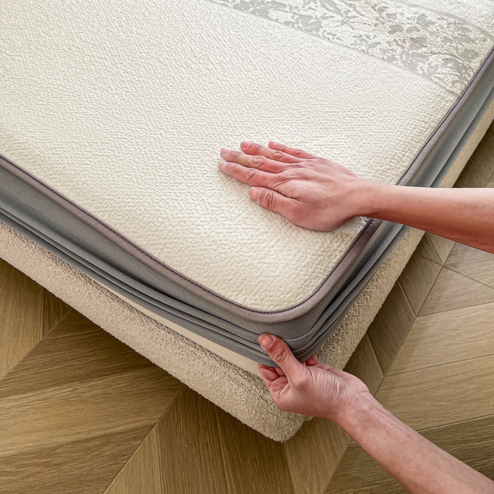 91家纺网 家纺一手货源 找家纺 全季家居 2025新款A类乙纶PE花卉轻奢提花系列凉豆豆席 床笠款-浪漫枫林-浅灰