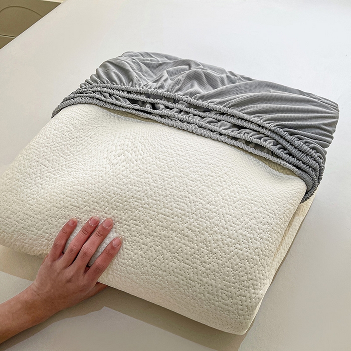 91家纺网 家纺一手货源 找家纺 全季家居 2025新款A类乙纶PE花卉轻奢提花系列凉豆豆席 床笠款-浪漫枫林-浅灰