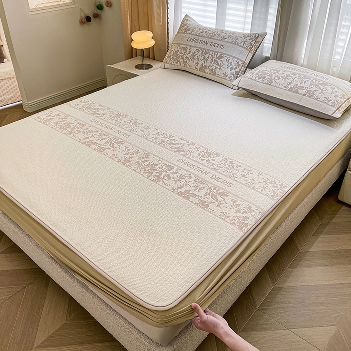 91家纺网 家纺一手货源 找家纺 全季家居 2025新款A类乙纶PE花卉轻奢提花系列凉豆豆席 床笠款-浪漫枫林-浅咖