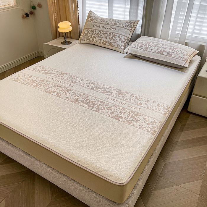 91家纺网 家纺一手货源 找家纺 全季家居 2025新款A类乙纶PE花卉轻奢提花系列凉豆豆席 床笠款-浪漫枫林-浅咖