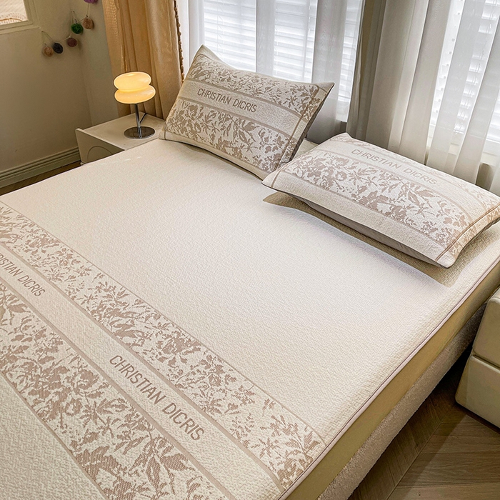 91家纺网 家纺一手货源 找家纺 全季家居 2025新款A类乙纶PE花卉轻奢提花系列凉豆豆席 床笠款-浪漫枫林-浅咖