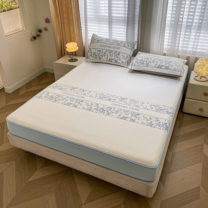 91家纺网 家纺一手货源 找家纺 全季家居 2025新款A类乙纶PE花卉轻奢提花系列凉豆豆席 床笠款-浪漫枫林-天蓝