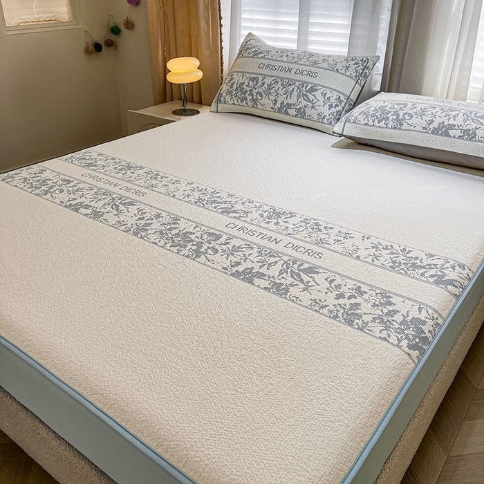 91家纺网 家纺一手货源 找家纺 全季家居 2025新款A类乙纶PE花卉轻奢提花系列凉豆豆席 床笠款-浪漫枫林-天蓝