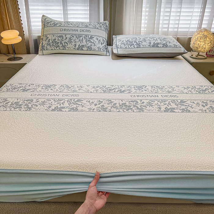 91家纺网 家纺一手货源 找家纺 全季家居 2025新款A类乙纶PE花卉轻奢提花系列凉豆豆席 床笠款-浪漫枫林-天蓝