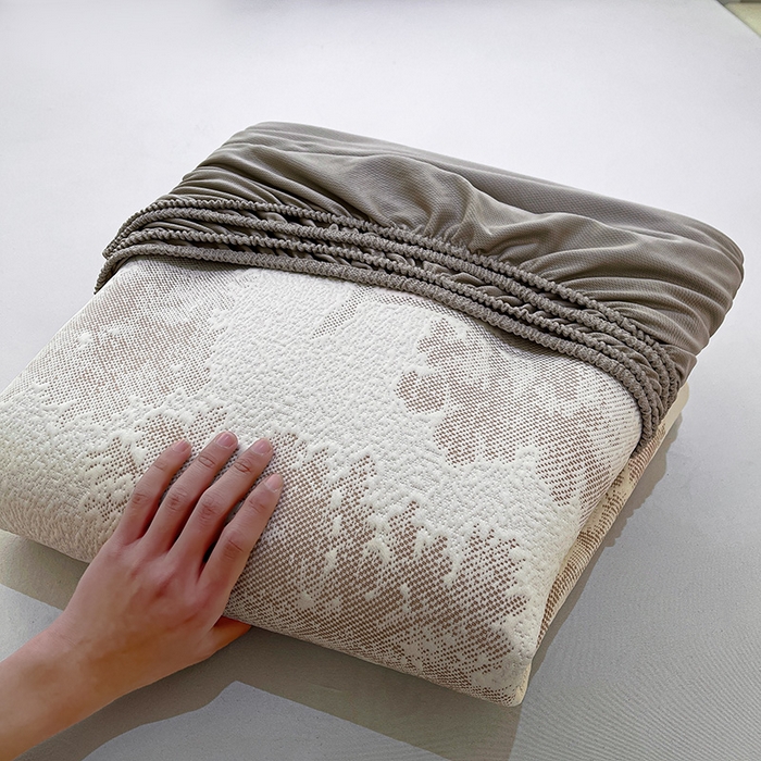 91家纺网 家纺一手货源 找家纺 全季家居 2025新款A类乙纶PE花卉轻奢提花系列凉豆豆席 床笠款-迷雾森林-浅咖