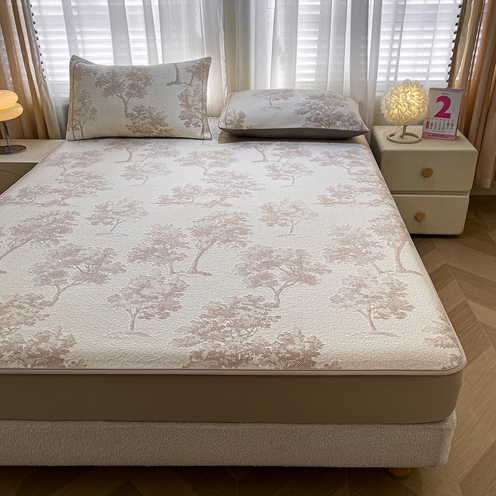 91家纺网 家纺一手货源 找家纺 全季家居 2025新款A类乙纶PE花卉轻奢提花系列凉豆豆席 床笠款-迷雾森林-浅咖