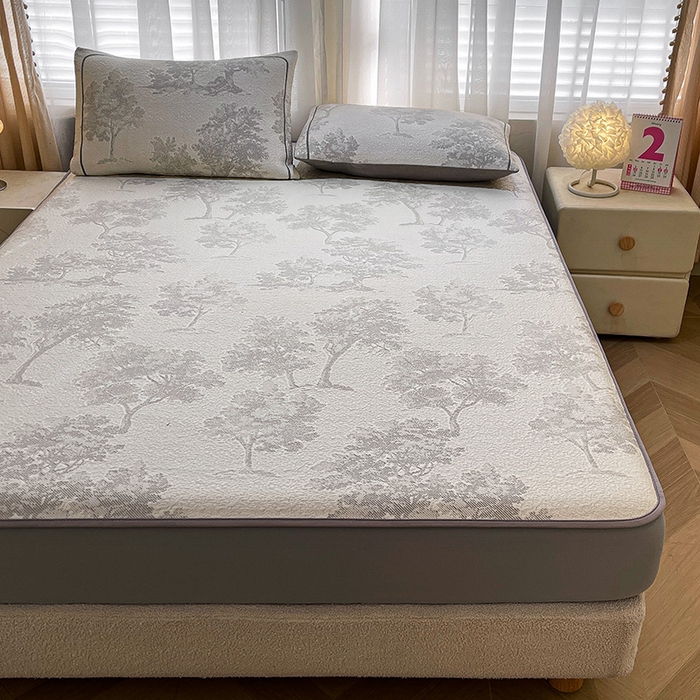 91家纺网 家纺一手货源 找家纺 全季家居 2025新款A类乙纶PE花卉轻奢提花系列凉豆豆席 床笠款-迷雾森林-深棕