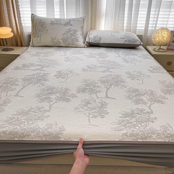 91家纺网 家纺一手货源 找家纺 全季家居 2025新款A类乙纶PE花卉轻奢提花系列凉豆豆席 床笠款-迷雾森林-深棕