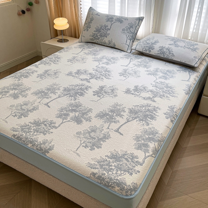 91家纺网 家纺一手货源 找家纺 全季家居 2025新款A类乙纶PE花卉轻奢提花系列凉豆豆席 床笠款-迷雾森林-天蓝