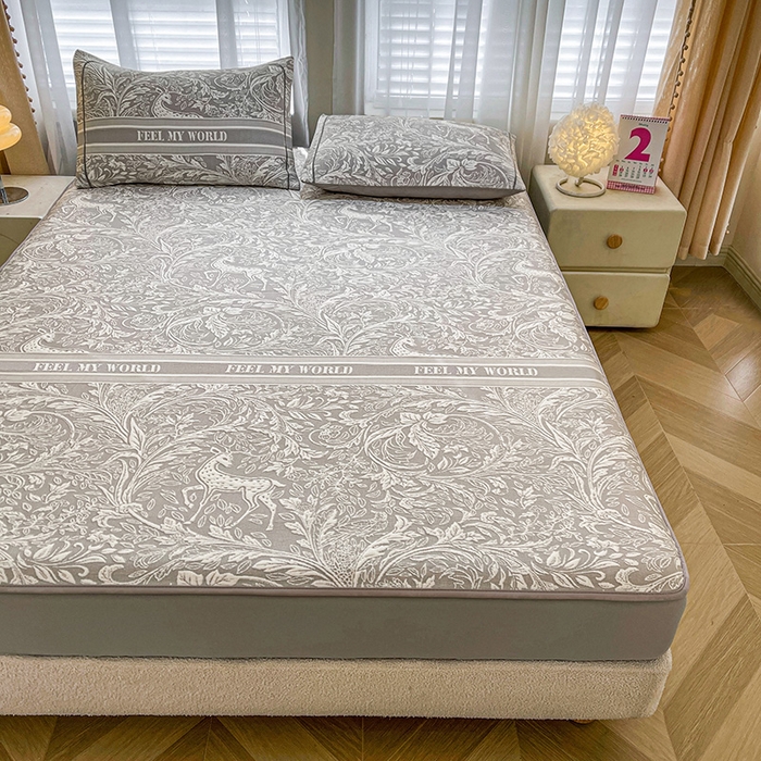 91家纺网 家纺一手货源 找家纺 全季家居 2025新款A类乙纶PE花卉轻奢提花系列凉豆豆席 床笠款-麋鹿花园-浅灰