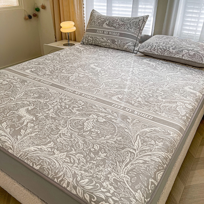 91家纺网 家纺一手货源 找家纺 全季家居 2025新款A类乙纶PE花卉轻奢提花系列凉豆豆席 床笠款-麋鹿花园-浅灰