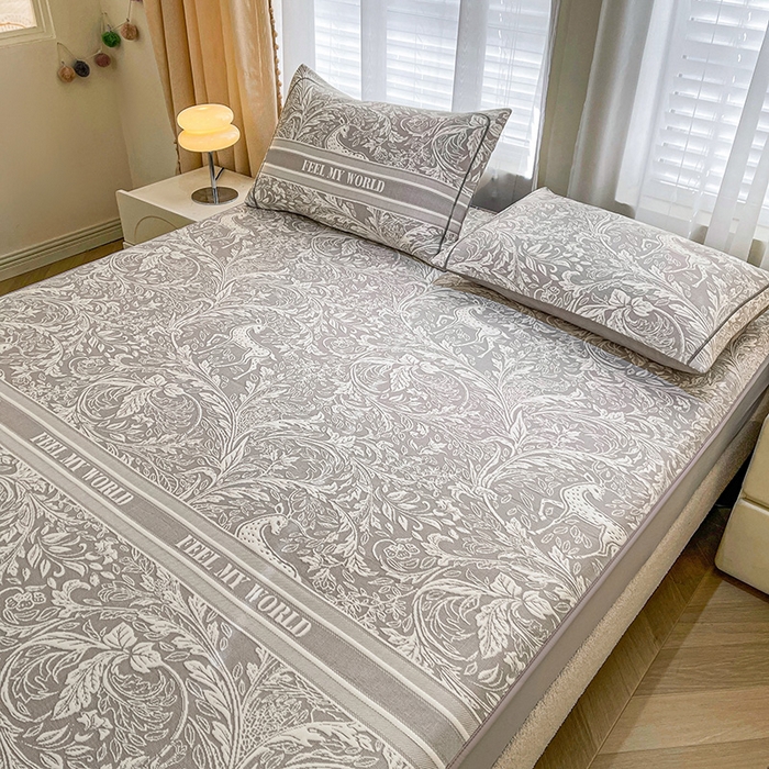 91家纺网 家纺一手货源 找家纺 全季家居 2025新款A类乙纶PE花卉轻奢提花系列凉豆豆席 床笠款-麋鹿花园-浅灰