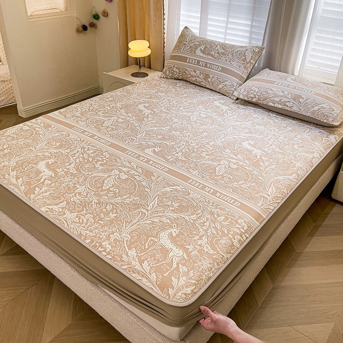 91家纺网 家纺一手货源 找家纺 全季家居 2025新款A类乙纶PE花卉轻奢提花系列凉豆豆席 床笠款-麋鹿花园-浅咖