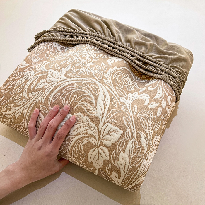 91家纺网 家纺一手货源 找家纺 全季家居 2025新款A类乙纶PE花卉轻奢提花系列凉豆豆席 床笠款-麋鹿花园-浅咖