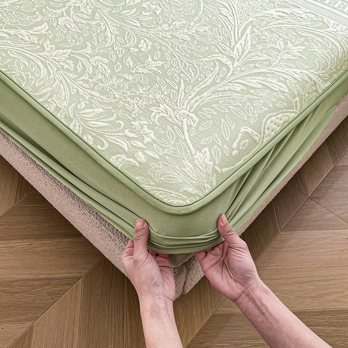 91家纺网 家纺一手货源 找家纺 全季家居 2025新款A类乙纶PE花卉轻奢提花系列凉豆豆席 床笠款-麋鹿花园-水绿