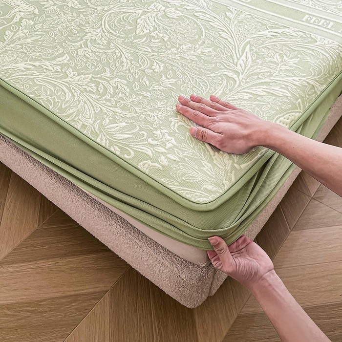 91家纺网 家纺一手货源 找家纺 全季家居 2025新款A类乙纶PE花卉轻奢提花系列凉豆豆席 床笠款-麋鹿花园-水绿