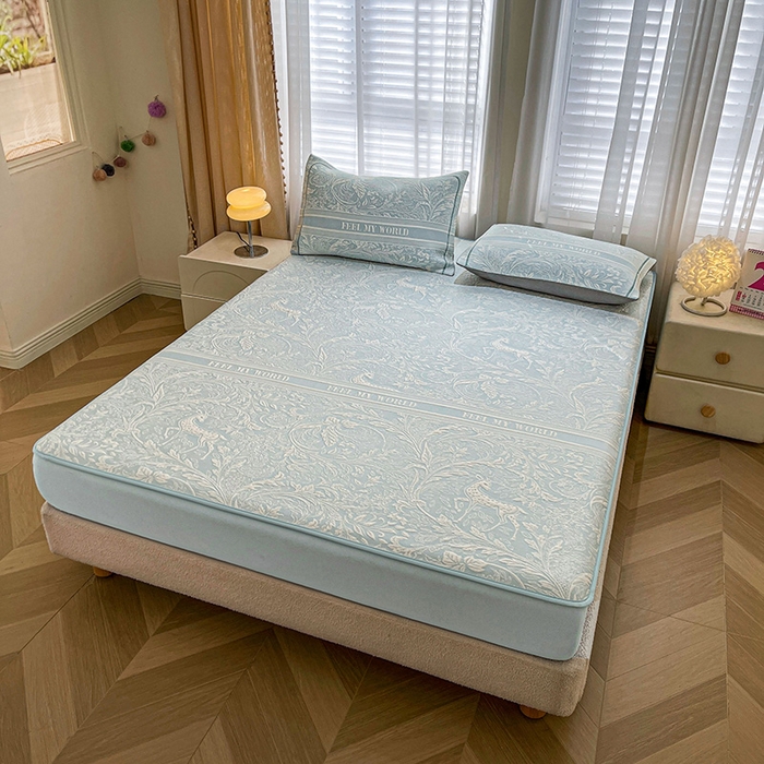 91家纺网 家纺一手货源 找家纺 全季家居 2025新款A类乙纶PE花卉轻奢提花系列凉豆豆席 床笠款-麋鹿花园-天蓝