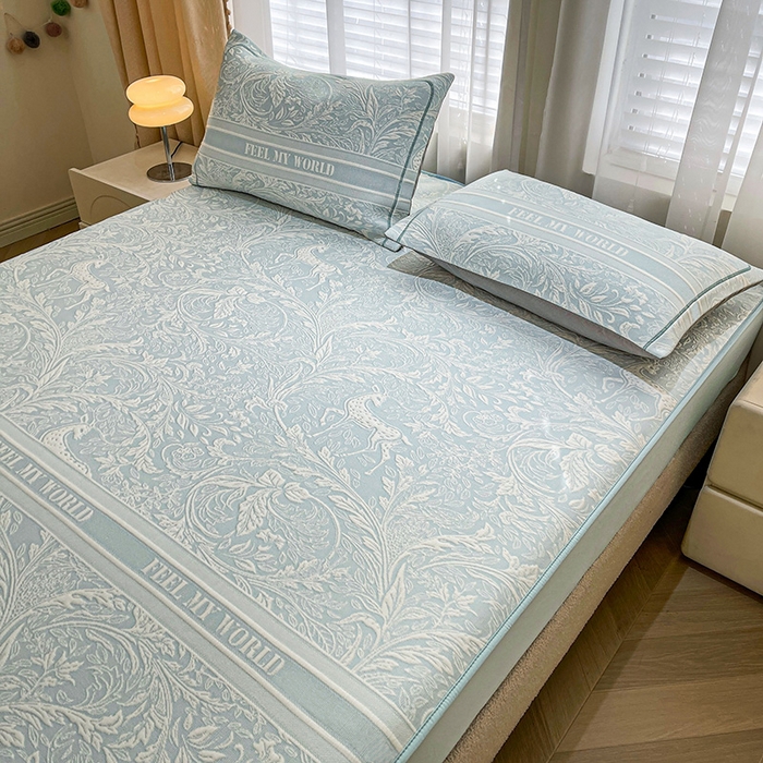 91家纺网 家纺一手货源 找家纺 全季家居 2025新款A类乙纶PE花卉轻奢提花系列凉豆豆席 床笠款-麋鹿花园-天蓝