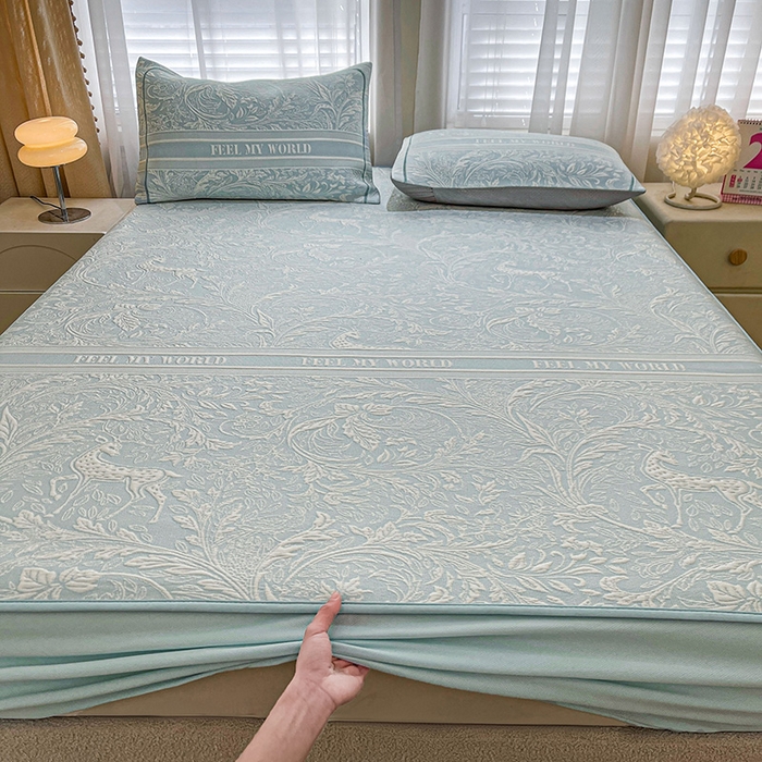 91家纺网 家纺一手货源 找家纺 全季家居 2025新款A类乙纶PE花卉轻奢提花系列凉豆豆席 床笠款-麋鹿花园-天蓝