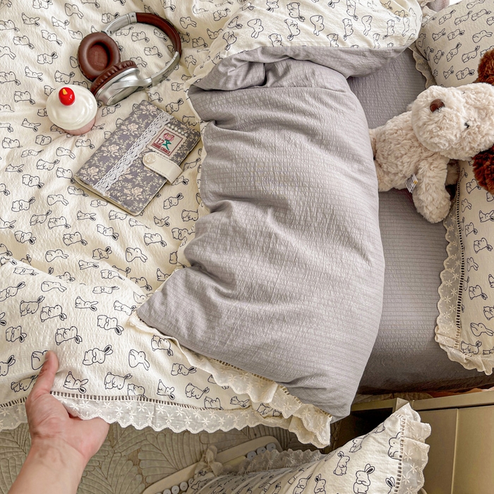 91家纺网 家纺一手货源 找家纺 富米莱（原臻工厂） 2025新款云感亲肤棉皱皱双层纱全棉纯棉花边四件套 小黑兔