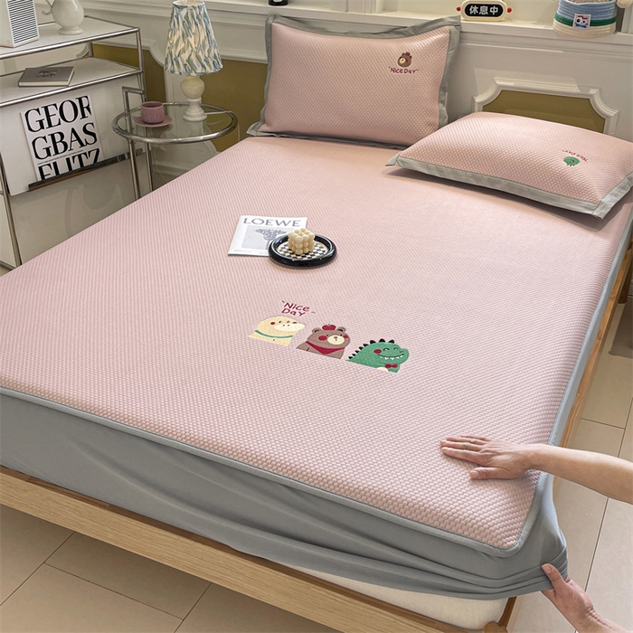 91家纺网 家纺一手货源 找家纺 启程家纺 2025新款凉豆豆复合三明治刺绣款凉席席子-床笠款 好伙伴-粉-床笠款