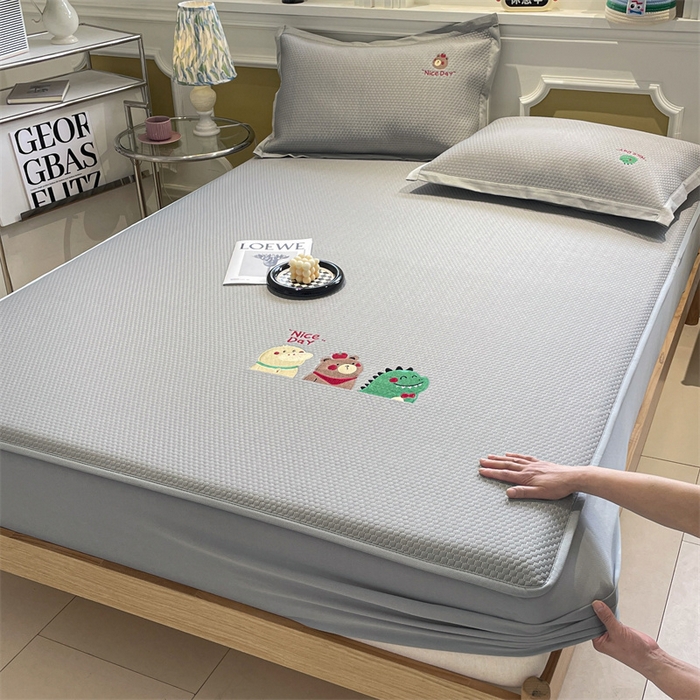 91家纺网 家纺一手货源 找家纺 （总）启程家纺 2025新款凉豆豆复合三明治刺绣款凉席席子-床笠款