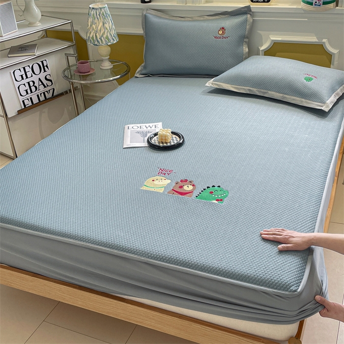 91家纺网 家纺一手货源 找家纺 （总）启程家纺 2025新款凉豆豆复合三明治刺绣款凉席席子-床笠款