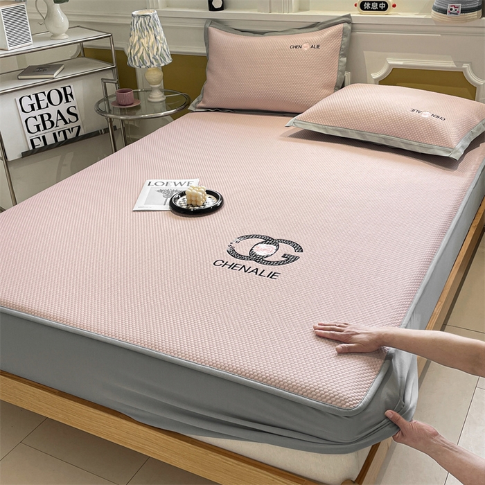 91家纺网 家纺一手货源 找家纺 （总）启程家纺 2025新款凉豆豆复合三明治刺绣款凉席席子-床笠款