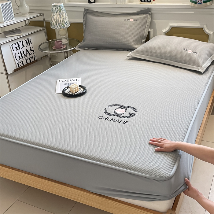 91家纺网 家纺一手货源 找家纺 （总）启程家纺 2025新款凉豆豆复合三明治刺绣款凉席席子-床笠款