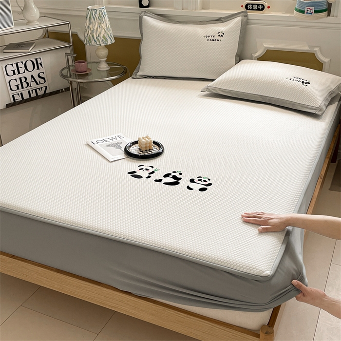 91家纺网 家纺一手货源 找家纺 启程家纺 2025新款凉豆豆复合三明治刺绣款凉席席子-床笠款 熊猫-白-床笠款