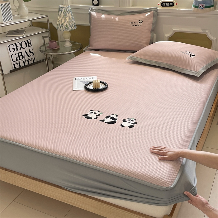 91家纺网 家纺一手货源 找家纺 启程家纺 2025新款凉豆豆复合三明治刺绣款凉席席子-床笠款 熊猫-粉-床笠款