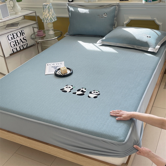 91家纺网 家纺一手货源 找家纺 启程家纺 2025新款凉豆豆复合三明治刺绣款凉席席子-床笠款 熊猫-蓝-床笠款