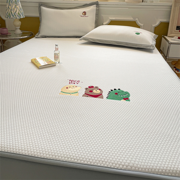 91家纺网 家纺一手货源 找家纺 启程家纺 2025新款凉豆豆复合三明治刺绣款凉席席子-床笠款 好伙伴-白-床笠款