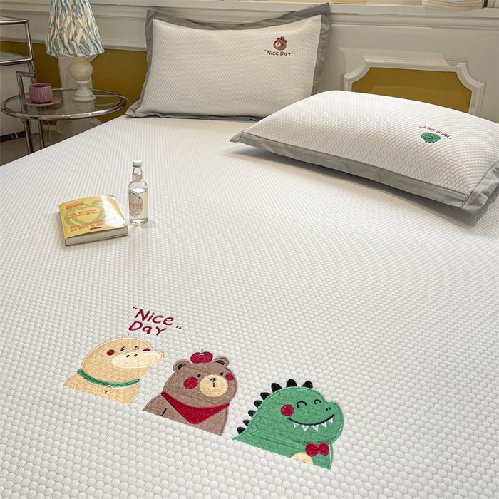 91家纺网 家纺一手货源 找家纺 启程家纺 2025新款凉豆豆复合三明治刺绣款凉席席子-床笠款 好伙伴-白-床笠款