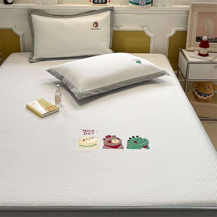 91家纺网 家纺一手货源 找家纺 启程家纺 2025新款凉豆豆复合三明治刺绣款凉席席子-床笠款 好伙伴-白-床笠款