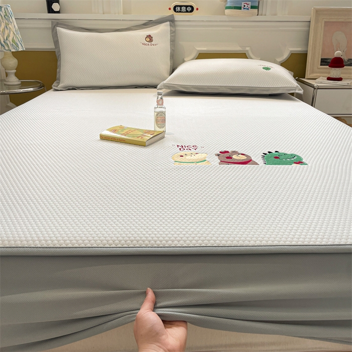 91家纺网 家纺一手货源 找家纺 启程家纺 2025新款凉豆豆复合三明治刺绣款凉席席子-床笠款 好伙伴-白-床笠款