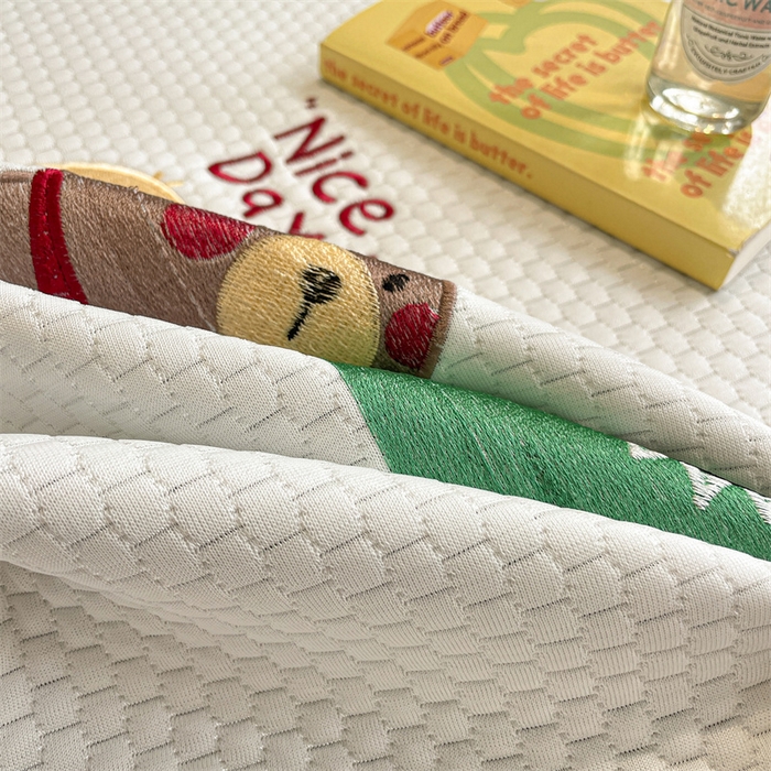 91家纺网 家纺一手货源 找家纺 启程家纺 2025新款凉豆豆复合三明治刺绣款凉席席子-床笠款 好伙伴-白-床笠款