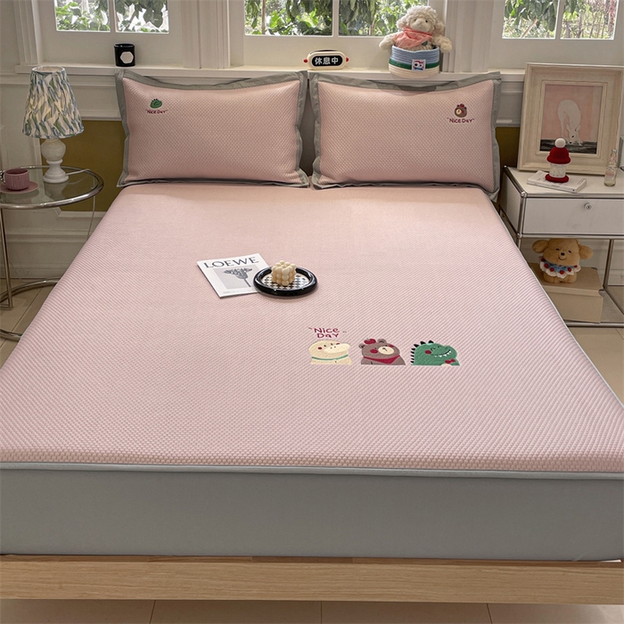 91家纺网 家纺一手货源 找家纺 启程家纺 2025新款凉豆豆复合三明治刺绣款凉席席子-床笠款 好伙伴-粉-床笠款