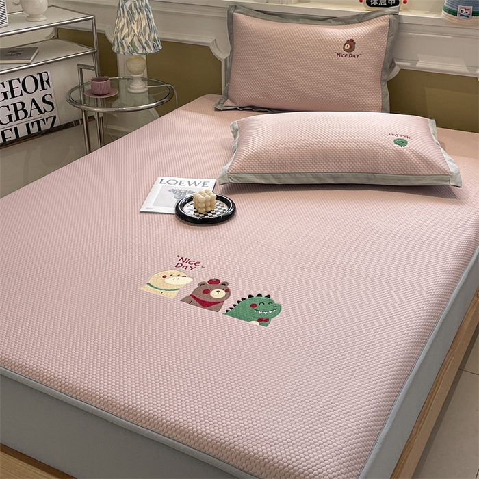 91家纺网 家纺一手货源 找家纺 启程家纺 2025新款凉豆豆复合三明治刺绣款凉席席子-床笠款 好伙伴-粉-床笠款