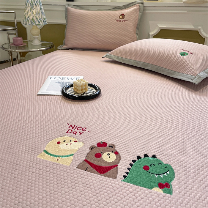 91家纺网 家纺一手货源 找家纺 启程家纺 2025新款凉豆豆复合三明治刺绣款凉席席子-床笠款 好伙伴-粉-床笠款