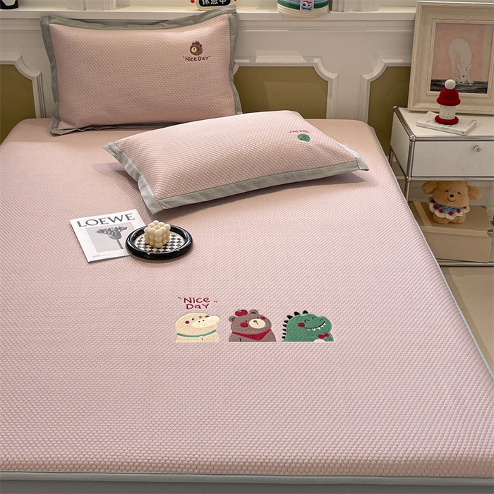 91家纺网 家纺一手货源 找家纺 启程家纺 2025新款凉豆豆复合三明治刺绣款凉席席子-床笠款 好伙伴-粉-床笠款