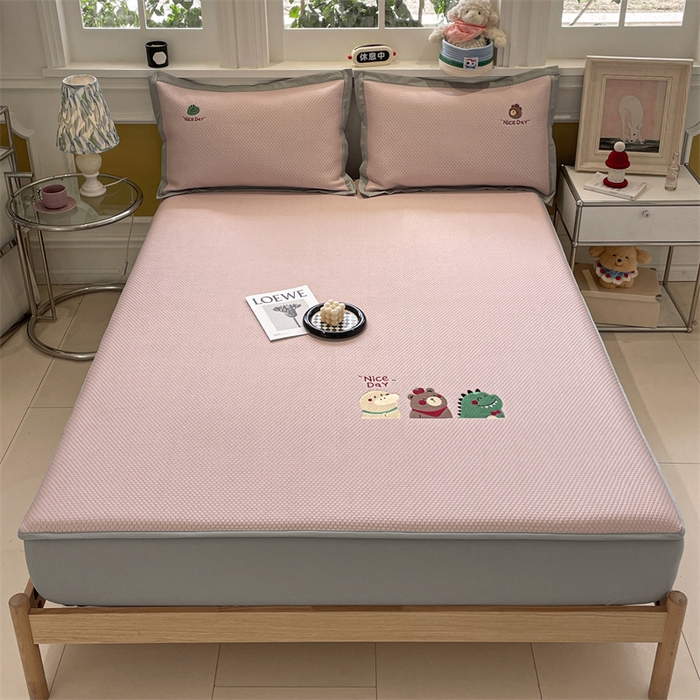 91家纺网 家纺一手货源 找家纺 启程家纺 2025新款凉豆豆复合三明治刺绣款凉席席子-床笠款 好伙伴-粉-床笠款