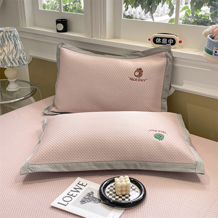 91家纺网 家纺一手货源 找家纺 启程家纺 2025新款凉豆豆复合三明治刺绣款凉席席子-床笠款 好伙伴-粉-床笠款