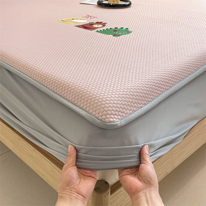 91家纺网 家纺一手货源 找家纺 启程家纺 2025新款凉豆豆复合三明治刺绣款凉席席子-床笠款 好伙伴-粉-床笠款