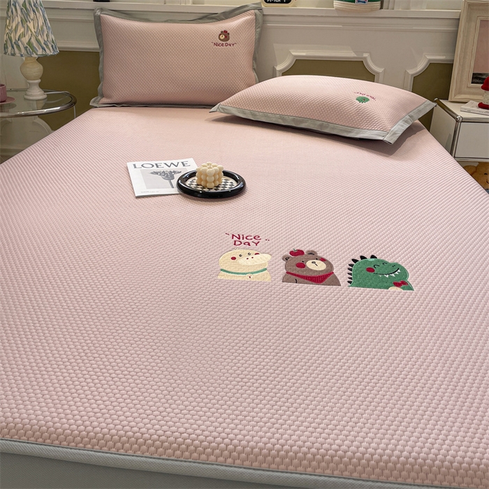 91家纺网 家纺一手货源 找家纺 启程家纺 2025新款凉豆豆复合三明治刺绣款凉席席子-床笠款 好伙伴-粉-床笠款