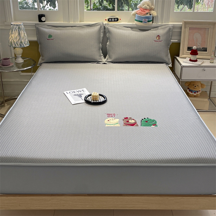 91家纺网 家纺一手货源 找家纺 启程家纺 2025新款凉豆豆复合三明治刺绣款凉席席子-床笠款 好伙伴-灰-床笠款