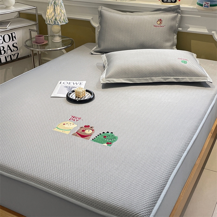 91家纺网 家纺一手货源 找家纺 启程家纺 2025新款凉豆豆复合三明治刺绣款凉席席子-床笠款 好伙伴-灰-床笠款