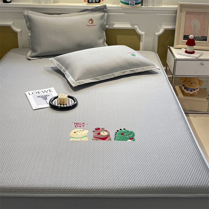 91家纺网 家纺一手货源 找家纺 启程家纺 2025新款凉豆豆复合三明治刺绣款凉席席子-床笠款 好伙伴-灰-床笠款